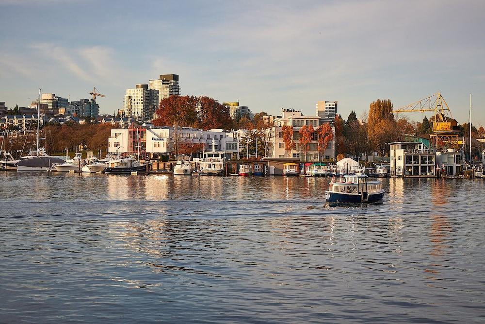 Granville Island Hotel Vancouver Buitenkant foto