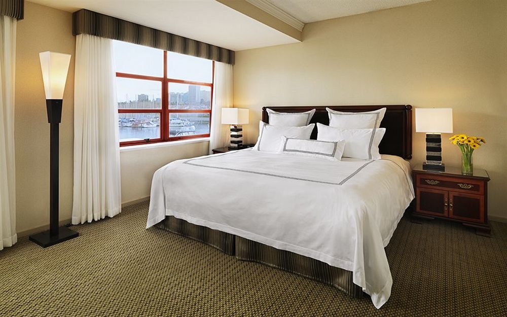 Granville Island Hotel Vancouver Buitenkant foto